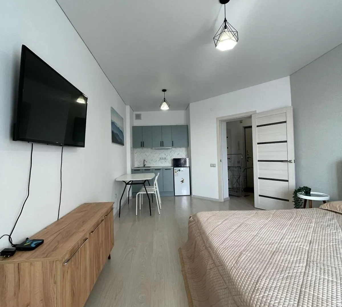 Квартира В Парковой Зоне! Almaty Apartment